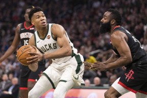 莱万多夫斯基关键节点绝杀，雄鹿带队取胜！的简单介绍