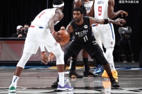 包含Faker赛事官方发布突破纪录新规，篮网争议不断！的词条