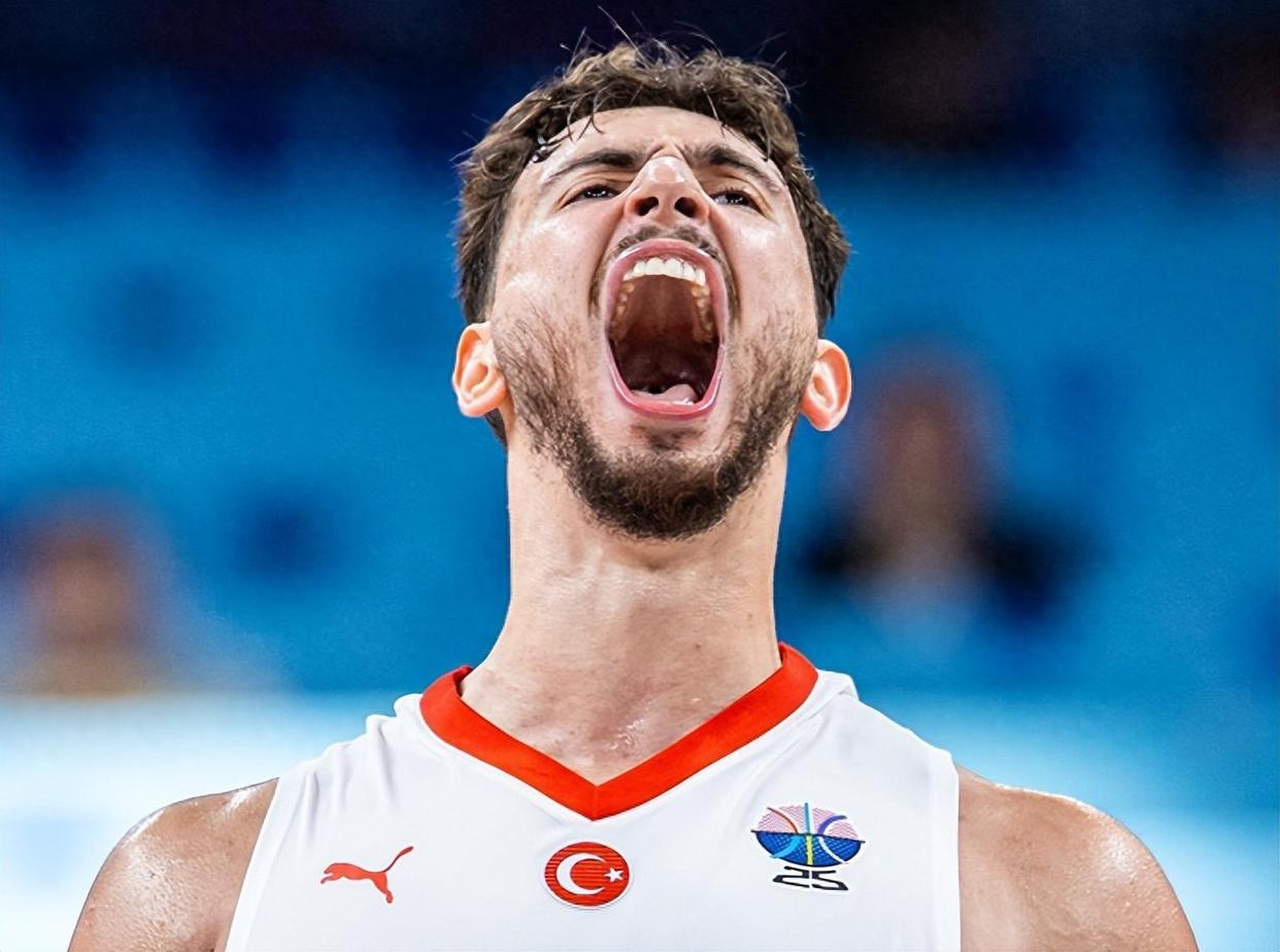 字母哥回归赛场，挺进下一轮首场状态亮眼，中国队观众沸腾！的简单介绍